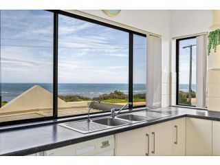 Mareblue Villa ~ Panoramic Sea Views â€¢ C21 Guest house, Aldinga Beach - 3