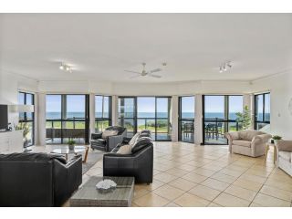 Mareblue Villa ~ Panoramic Sea Views â€¢ C21 Guest house, Aldinga Beach - 1