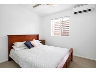 Marina Beach Holiday Home Apartment, Queensland - 5