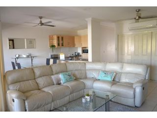 Breakwater 46 Apartment, Townsville - 1