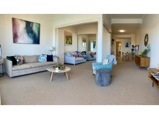 Mariner's Cove ~ Luxe Waterfront Apartment Apartment, Western Australia - 3