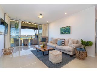 Amazing Maroochy River Views Twin Waters Free Wifi & Parking Apartment, Twin Waters - 1