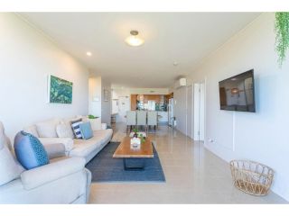 Amazing Maroochy River Views Twin Waters Free Wifi & Parking Apartment, Twin Waters - 3