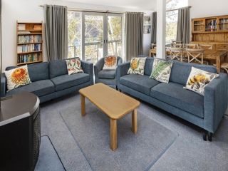 'Matilda' - Spacious & centrally located with great lake views Guest house, Jindabyne - 2