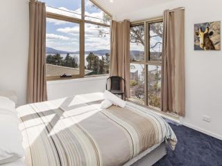 'Matilda' - Spacious & centrally located with great lake views Guest house, Jindabyne - 3