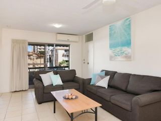 Maybury unit 3 - 70 Metre walk to Rainbow Bay beach Coolangatta Apartment, Gold Coast - 1