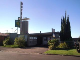 Mayfield Motel Hotel, Newcastle - 1