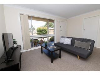 McLachlan Apartment 5 CBD Pet Friendly Convenient Apartment, Orange - 1