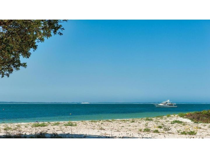Memories on the Beachfront Guest house, Corlette - imaginea 12