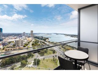 Meriton Suites Southport Hotel, Gold Coast - 5