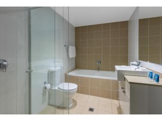 Meriton Suites Broadbeach Hotel, Gold Coast - 4