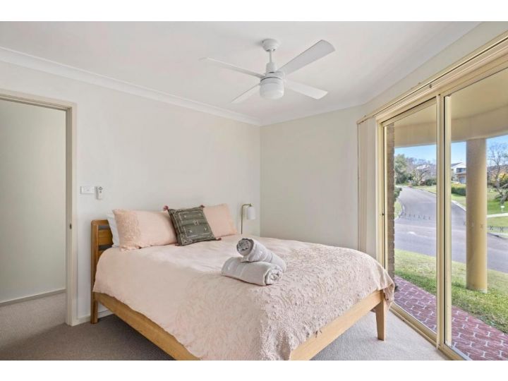 Meters to the Anchorage Port Stephens Guest house, Corlette - imaginea 12