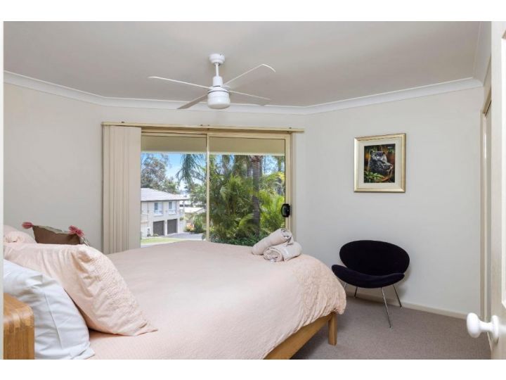 Meters to the Anchorage Port Stephens Guest house, Corlette - imaginea 10