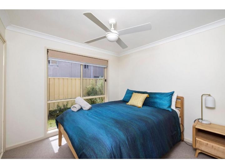 Meters to the Anchorage Port Stephens Guest house, Corlette - imaginea 3