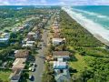 Middle Rock Beach House - Beach Front, Lake Cathie Guest house, Lake Cathie - thumb 6