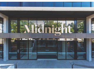 Midnight Luxe 1 BR Executive Apartment in the heart of Braddon Pool Sauna Secure Parking Wine WiFi Netflix Apartment, Canberra - 5