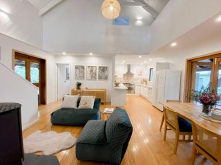 Mika Â· Cabin with fireplace, walk to the beach Guest house, Dunsborough - 4