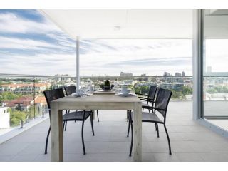 Minimalist Penthouse Condo with Skyline Vistas Apartment, Perth - 2
