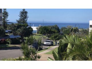 Minutes To The Sand, Family Friendly, Great Spot Guest house, Caloundra - 1