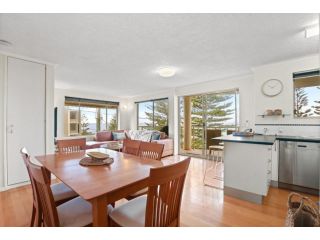 Minya Court 4 12 Esplanade Headland Kings Beach Apartment, Caloundra - 1