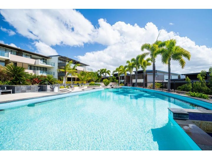 3 Bedroom Ultimate Luxury Waterfront Apartment, Cannonvale - imaginea 6