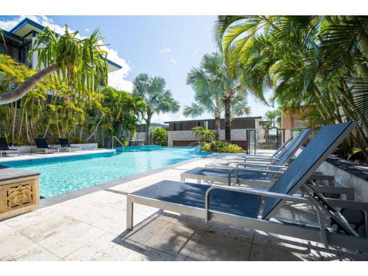 3 Bedroom Ultimate Luxury Waterfront Apartment, Cannonvale - imaginea 7