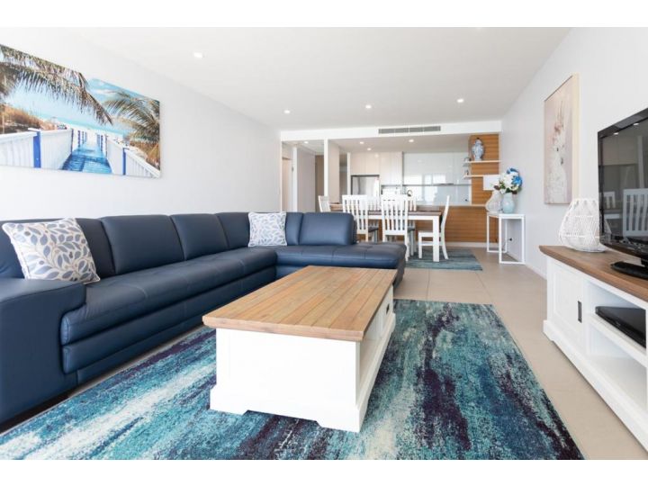 3 Bedroom Ultimate Luxury Waterfront Apartment, Cannonvale - imaginea 19