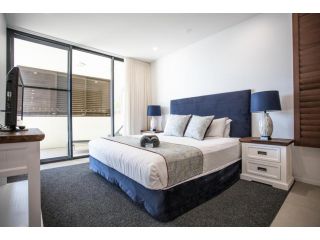 3 Bedroom Ultimate Luxury Waterfront Apartment, Cannonvale - 1
