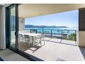 3 Bedroom Ultimate Luxury Waterfront Apartment, Cannonvale - thumb 2