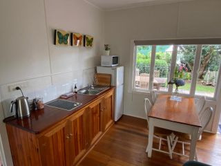 Miss Bullens Cottage Guest house, Yungaburra - 1