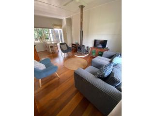 Miss Bullens Cottage Guest house, Yungaburra - 4