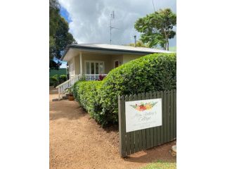 Miss Bullens Cottage Guest house, Yungaburra - 2