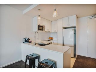 Modern 1-Bed Apartment on Lonsdale St Apartment, Canberra - 3