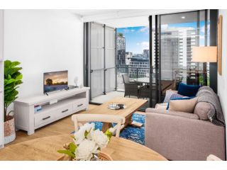 Modern Apartment with Balcony and Leisure Areas Apartment, Brisbane - 3
