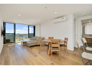 Modern 1-Bed Apartment With Parking, Pool and Gym Apartment, Phillip - 2