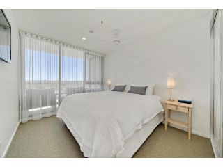 Modern 1-Bed Apartment With Parking, Pool and Gym Apartment, Phillip - 1