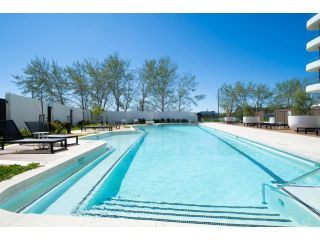Modern 1-Bed Apartment With Parking, Pool and Gym Apartment, Phillip - 5