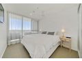 Modern 1-Bed Apartment With Parking, Pool and Gym Apartment, Phillip - thumb 1