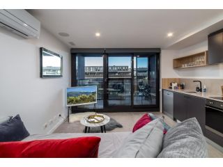 Modern 1-Bed Apartment With Pool And Sauna Apartment, Canberra - 2