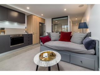 Modern 1-Bed Apartment With Pool And Sauna Apartment, Canberra - 4