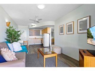 Modern 1-Bed Beachfront Getaway in Prime Location Apartment, Coolum Beach - 3