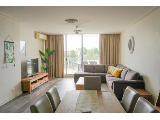 Sea Views at Dalgety Apartment, Townsville - 3