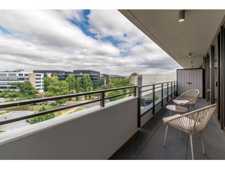 Modern 2-Bed with Great Views, Central Location Apartment, Kingston - imaginea 2