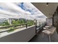Modern 2-Bed with Great Views, Central Location Apartment, Kingston - thumb 2