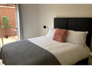 Modern 2 Bedroom Apartment in Perth Apartment, Perth - 4