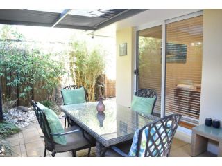 Professionally cleaned 2BDR Villa Great location! Apartment, Perth - 1