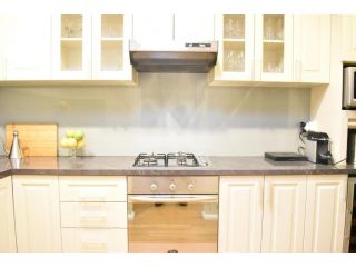 Professionally cleaned 2BDR Villa Great location! Apartment, Perth - 3