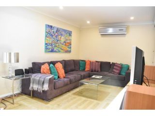 Professionally cleaned 2BDR Villa Great location! Apartment, Perth - 2