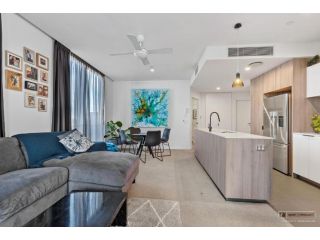 Cozy Family Apartment with Large Private Balcony at South Brisbane Apartment, Brisbane - 3