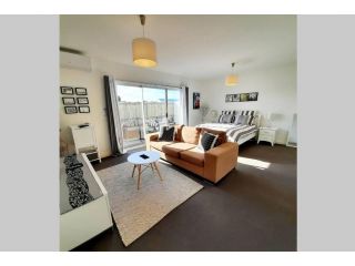 Modern 3 bedroom apartment, beach, surf & shops Apartment, Cape Woolamai - 5